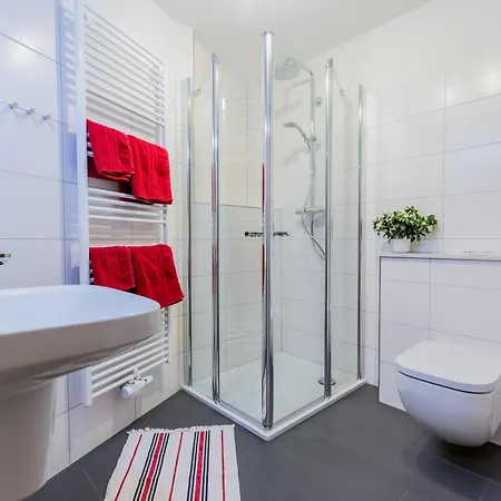 Apartamento Residenz Meeresbrandung 7 Mit Souterrainterrasse Zum Sueden,tv, Einbaukueche, Geschirrspueler, Schwimmbad, Sauna ,pkw-stellplatz, Wlan ! Cuxhaven