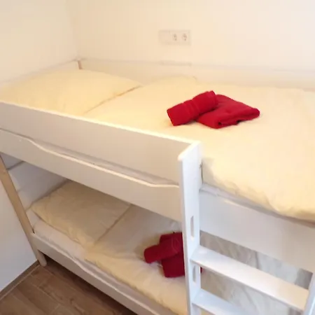 Residenz Meeresbrandung 7 Mit Souterrainterrasse Zum Sueden,tv, Einbaukueche, Geschirrspueler, Schwimmbad, Sauna ,pkw-stellplatz, Wlan ! * Cuxhaven